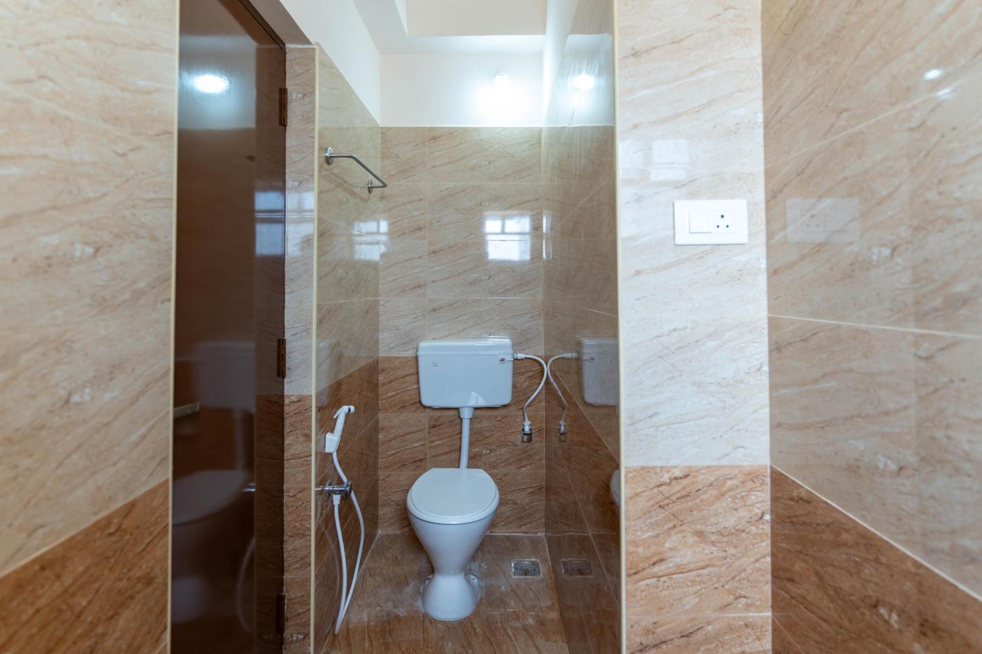 Aishwaryam Service Apartment Madras Buitenkant foto