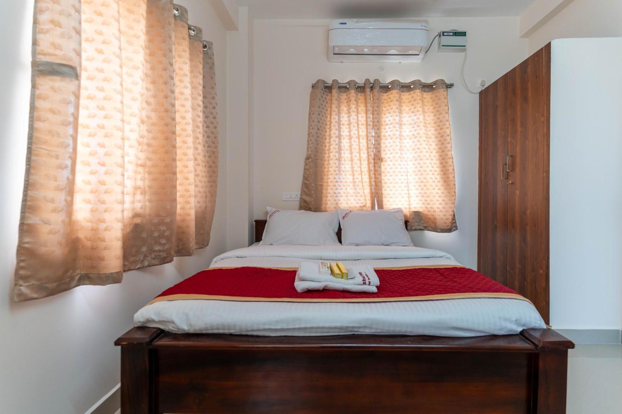 Aishwaryam Service Apartment Madras Buitenkant foto