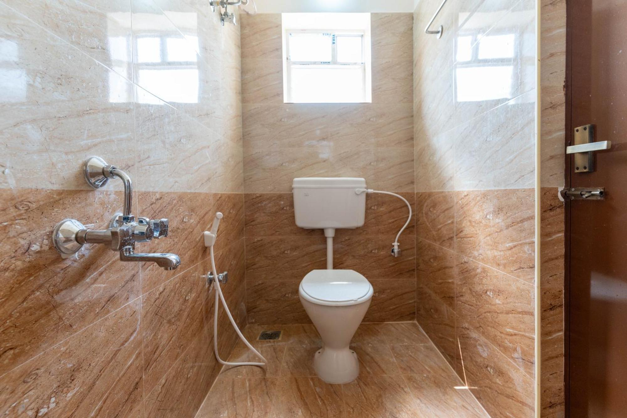 Aishwaryam Service Apartment Madras Buitenkant foto