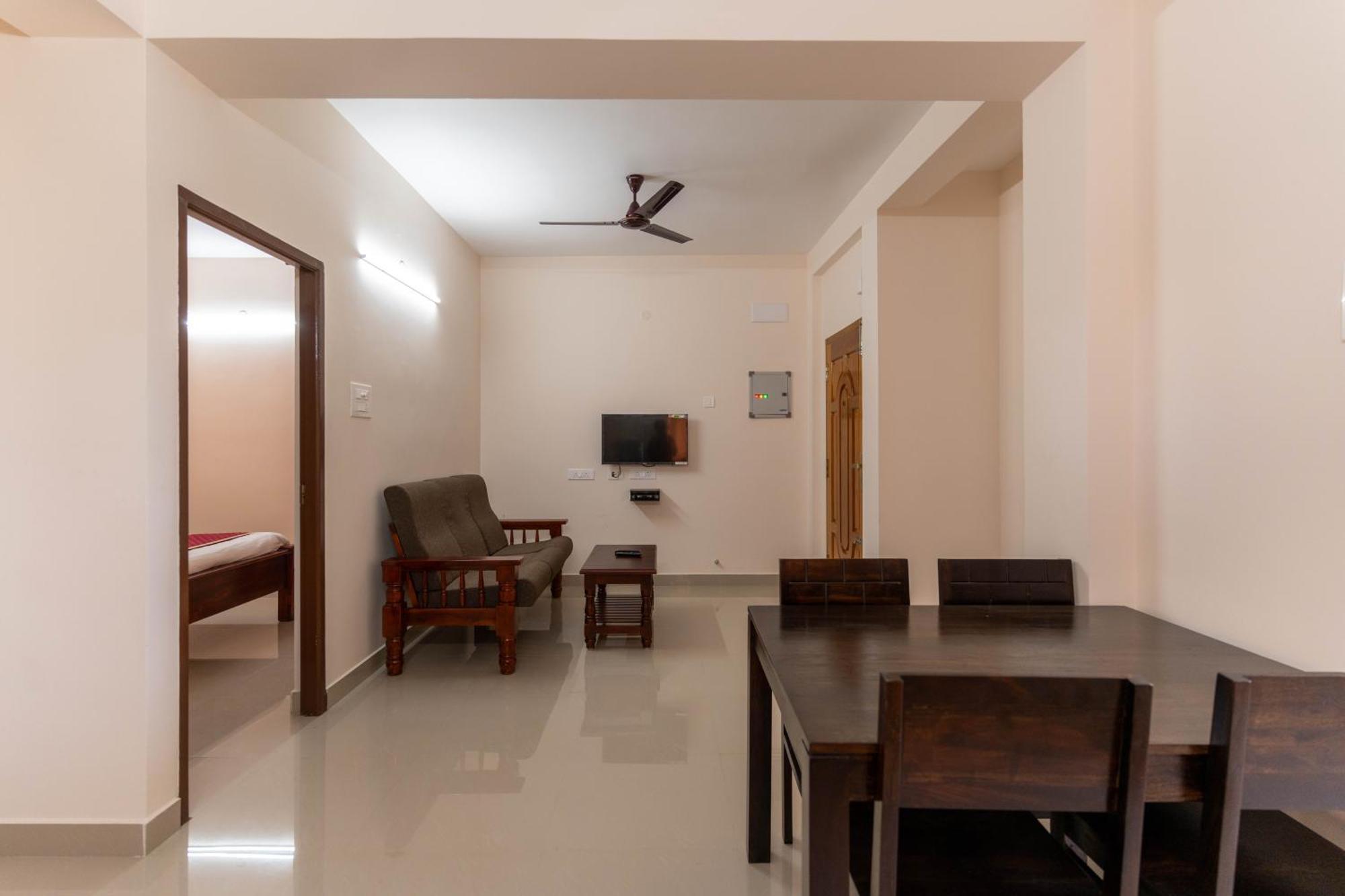 Aishwaryam Service Apartment Madras Buitenkant foto