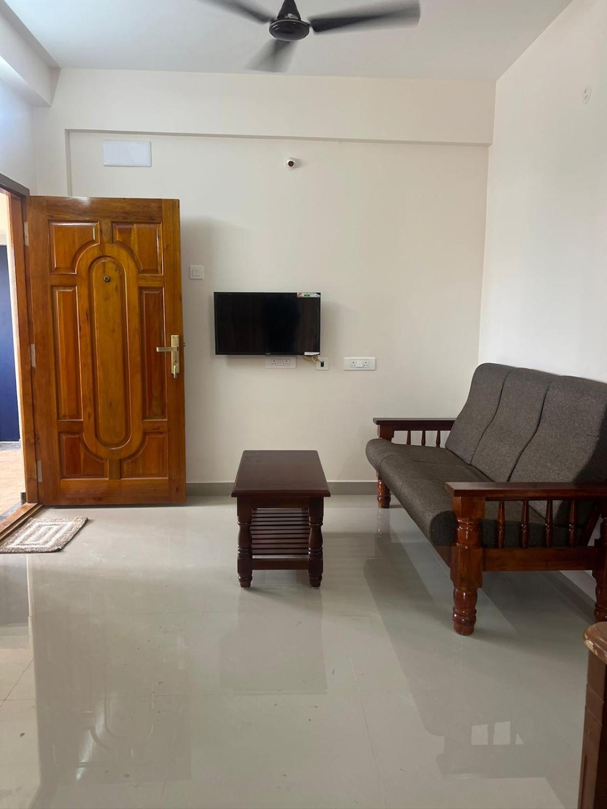 Aishwaryam Service Apartment Madras Buitenkant foto