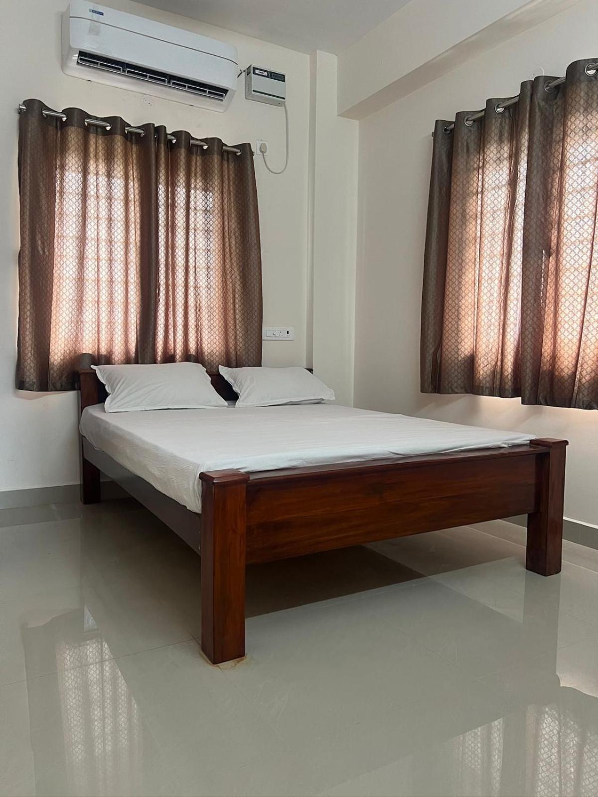 Aishwaryam Service Apartment Madras Buitenkant foto