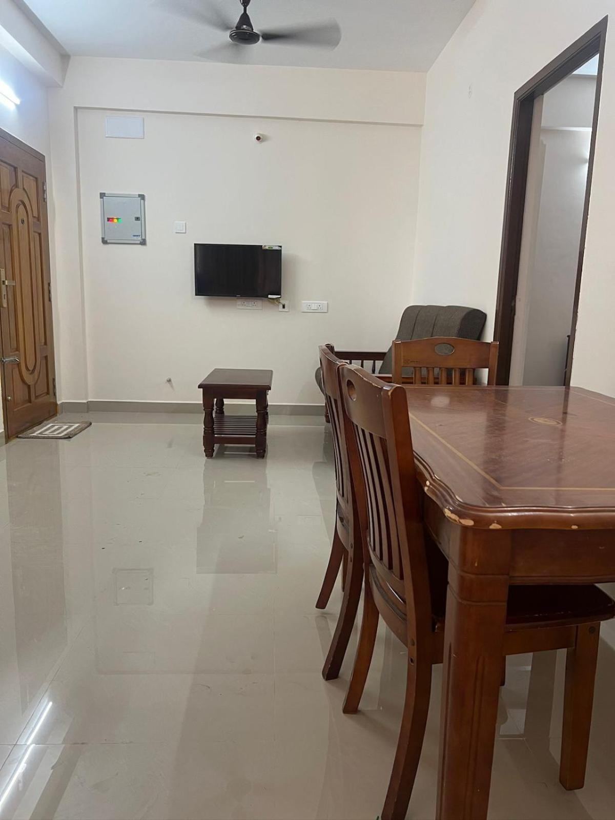 Aishwaryam Service Apartment Madras Buitenkant foto